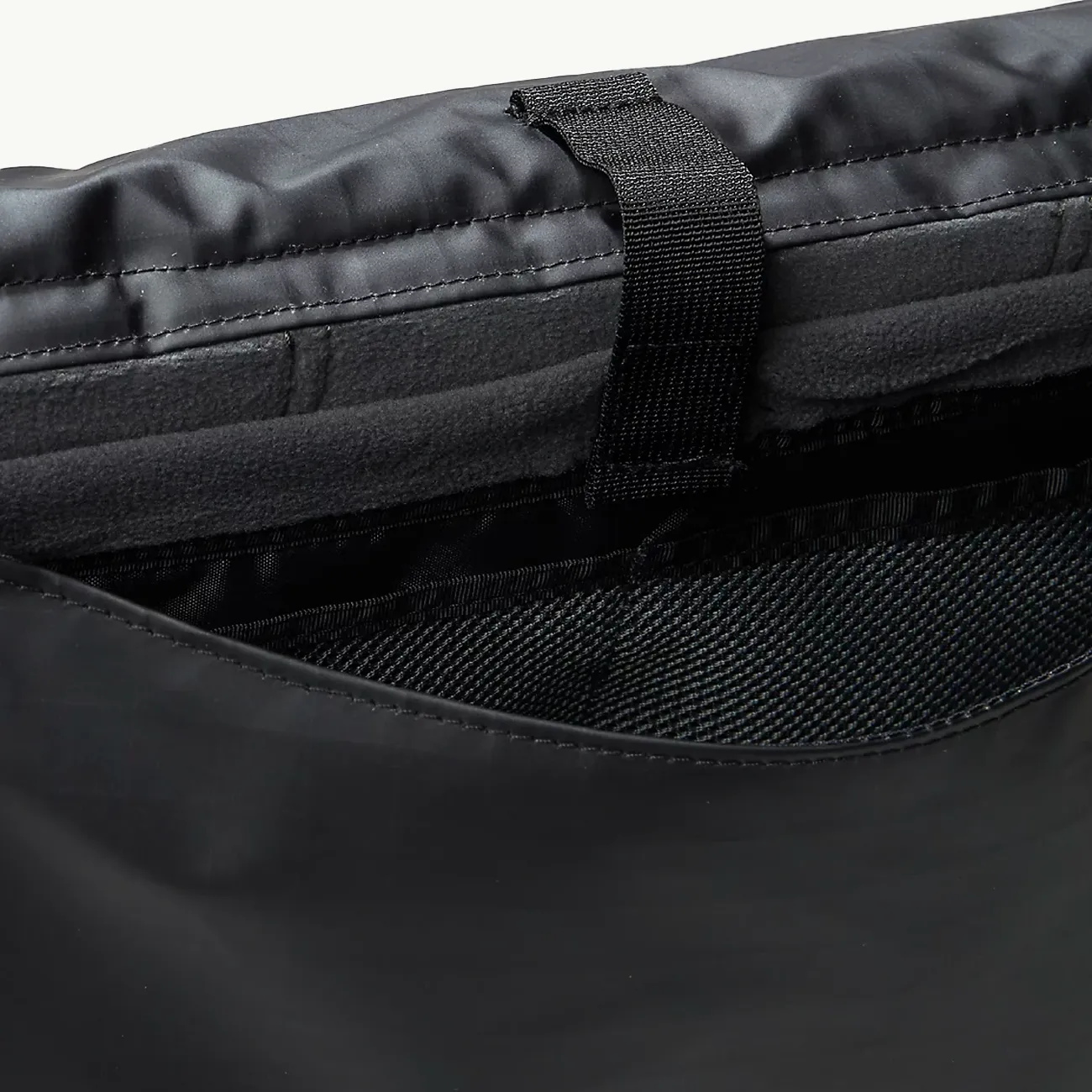 Base Camp Voyager Messenger Bag - TNF Black