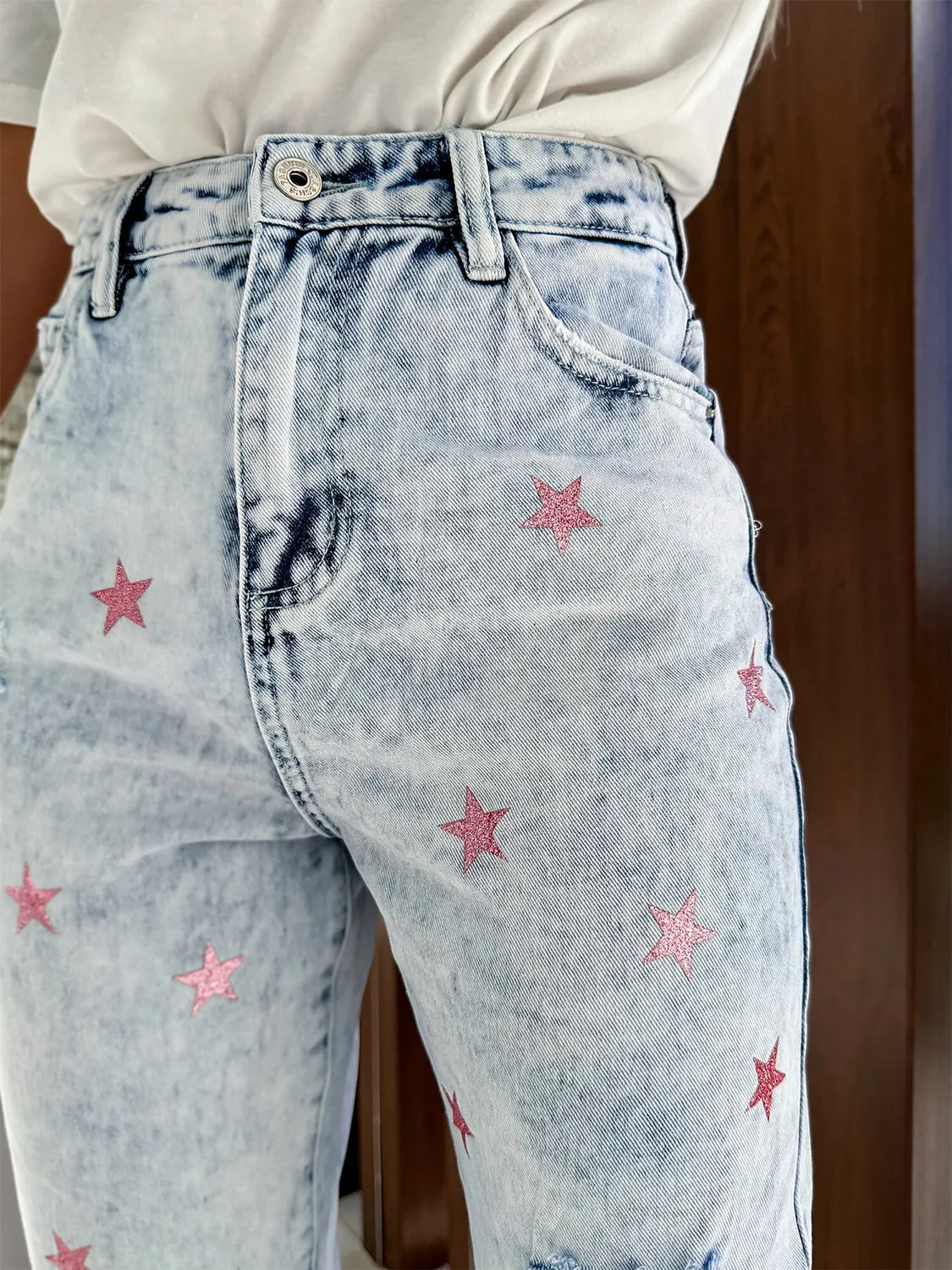 Distressed Star Straight Jeans mit Taschen