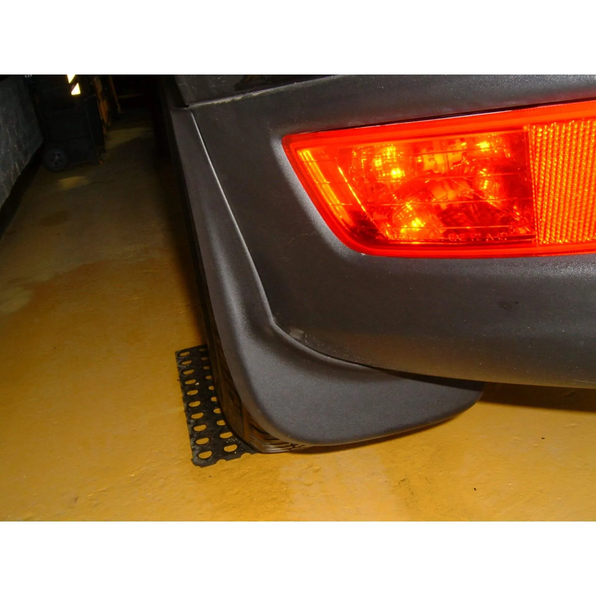 OE Style Mud Flaps Splash Guards for Volvo XC60 2008-2013 (exc. R-Design)